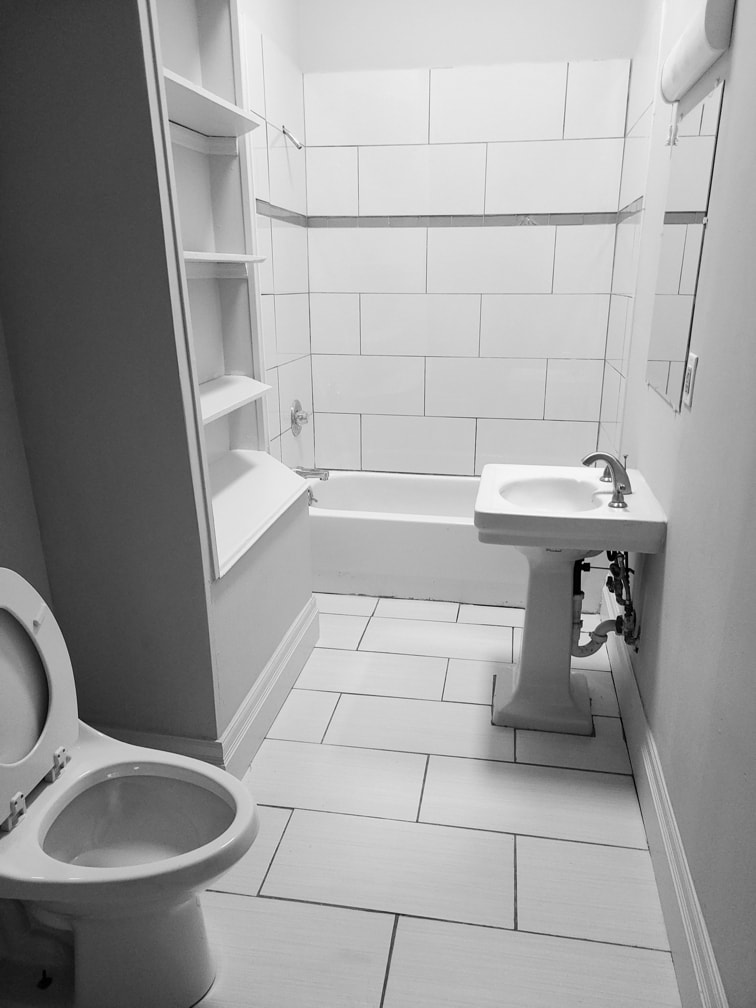 bathroom - 208 E 9th St