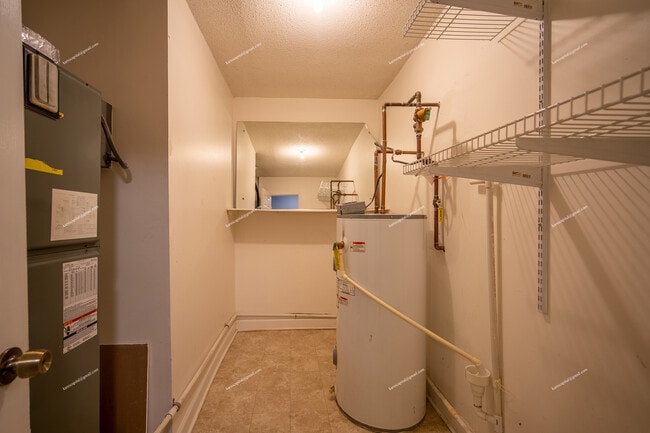 Building Photo - 8709 Olde Colony Trl