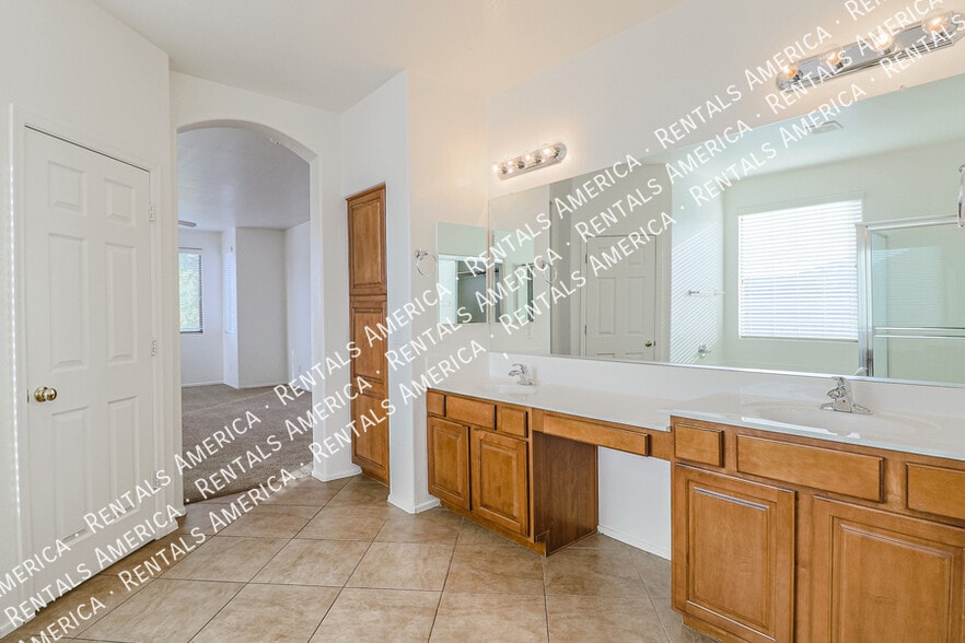 Building Photo - 14332 W Crocus Dr