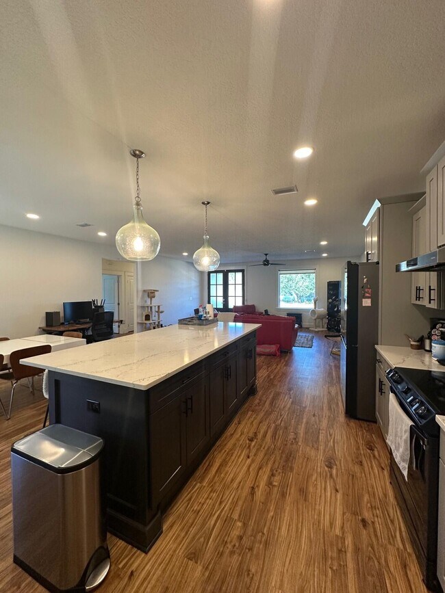 Building Photo - 4819 Whitewood Rd