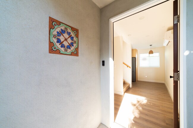 Building Photo - 1346  S Dunsmuir Ave -1/2