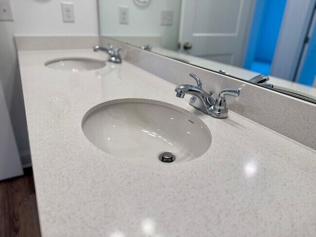 Building Photo - MOVE IN SPECIAL-3 bedroom with study/flex/office/keeping room