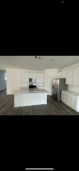 Building Photo - 3076 Dylan Skyland Dr