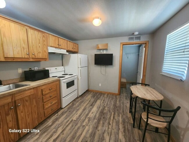 Building Photo - 1126 Gary Terrace