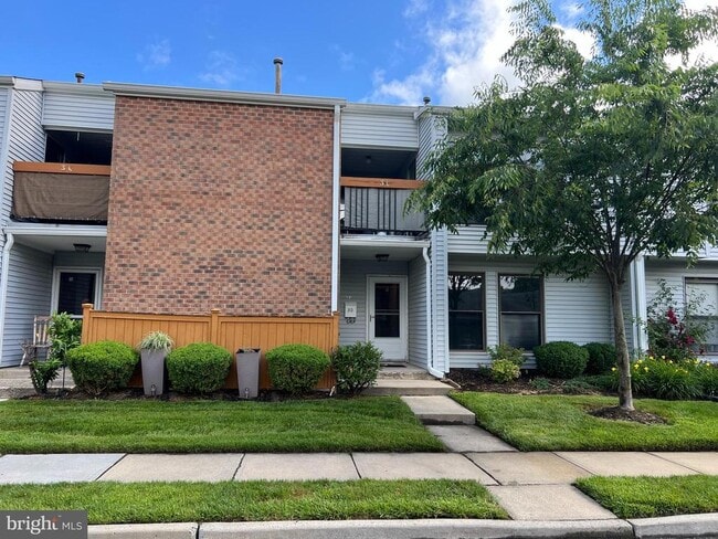 Building Photo - 3D-33D Twin Rivers Dr