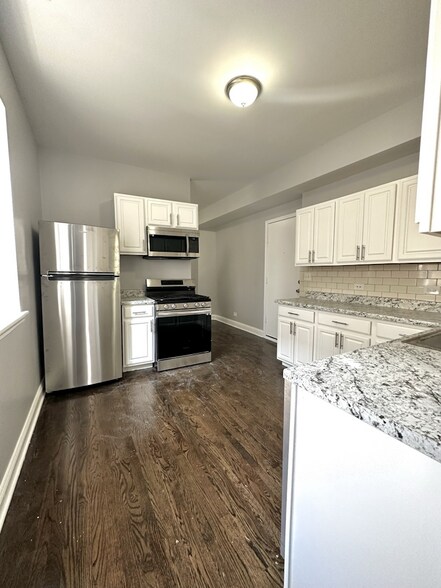 Primary Photo - 4454 N Sheridan Rd