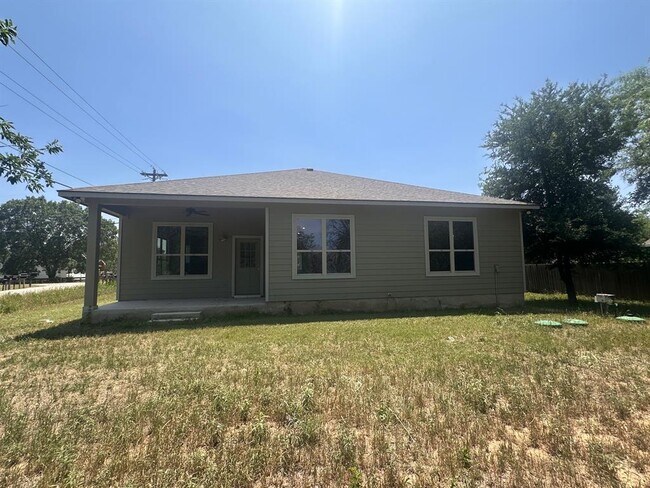 Building Photo - 368 Nene Ln