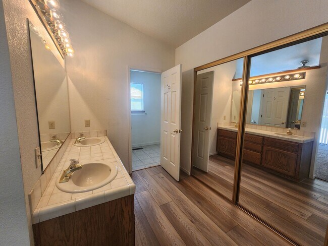 Building Photo - Home For Rent in Sunridge