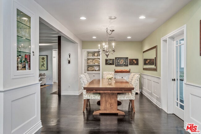 Building Photo - 4537 Agnes Ave