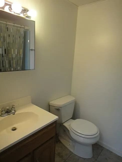 Building Photo - 213 Lincoln St