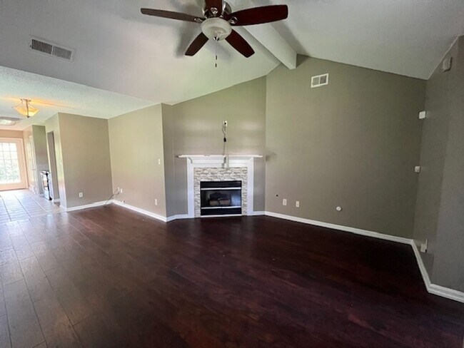 Building Photo - Renovated 3 Bedroom 2 Bath Home for Rent!!