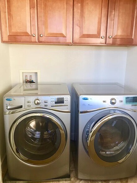 Building Photo - 1061 Pearl Terrace