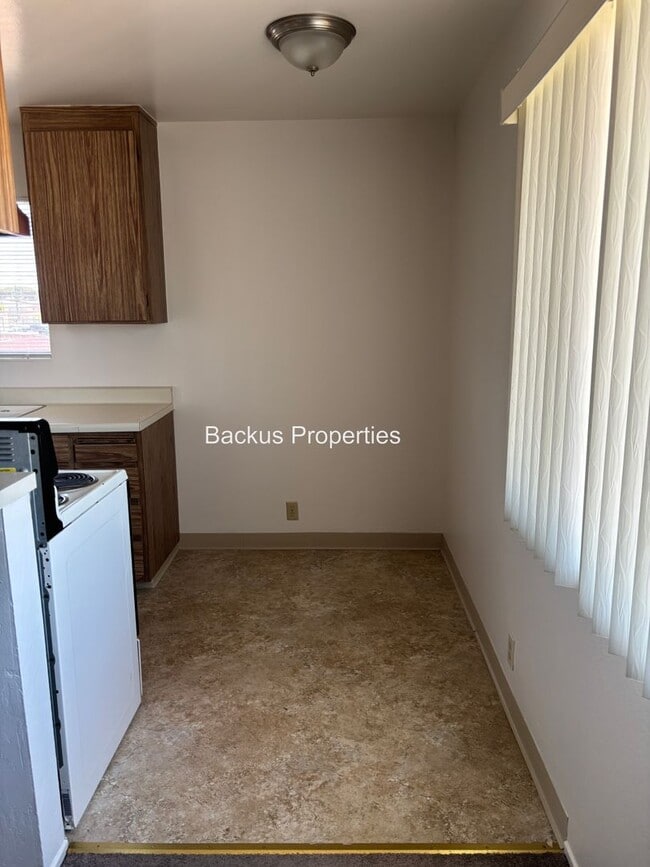 Building Photo - 14 Cypress St