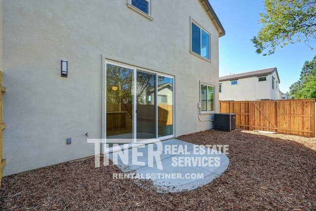 Building Photo - 8943 Fair Oaks Blvd