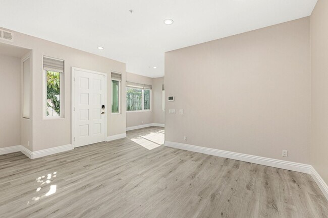 Building Photo - 841-3 3rd St