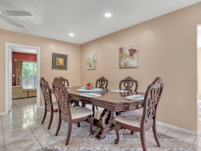 Building Photo - 1950 Wisteria St