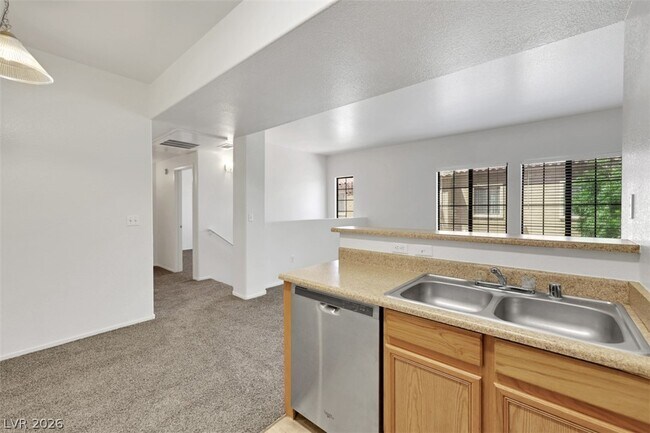 Building Photo - 2041 Hussium Hills St