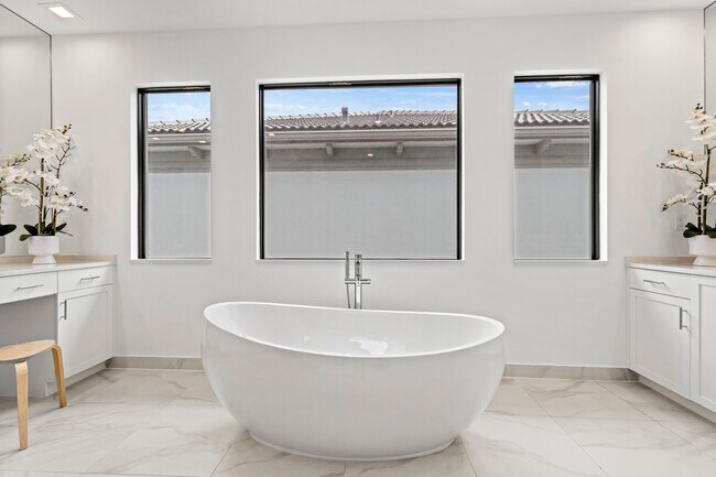 Building Photo - 12884 Wingspan Ct