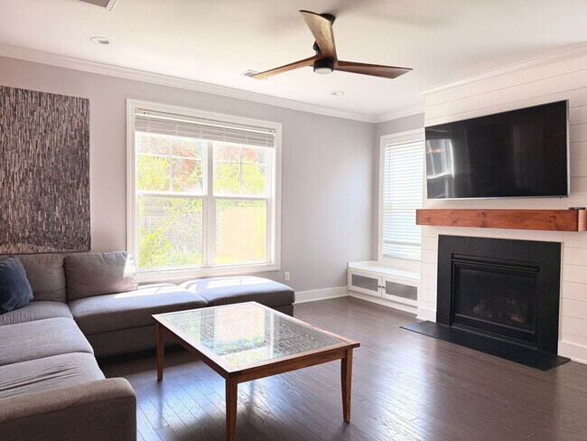 Building Photo - Available July 1st. Beautiful 4 BR/2.5 BA Home in Highly Desirable Park West! Landscaping included!