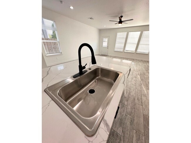 Building Photo - 7710 Darnay Dr