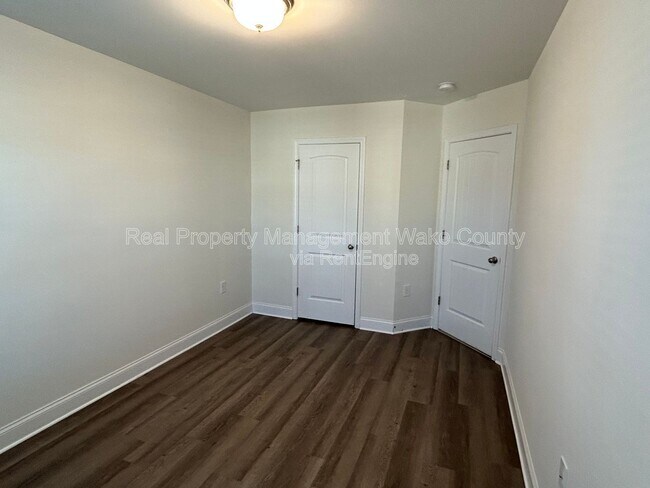 Building Photo - 156 Polaris Ave