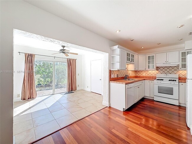 Building Photo - 2133 N 14th Ave