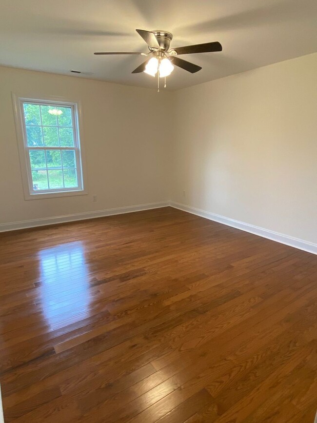 Building Photo - Pristine Duplex with Hardwood Floors and M...