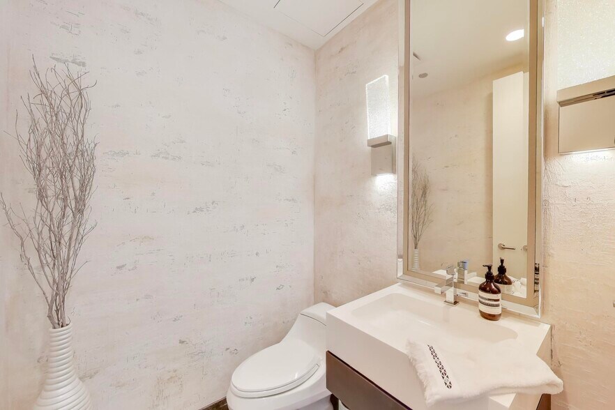 Building Photo - 401 N Wabash Ave