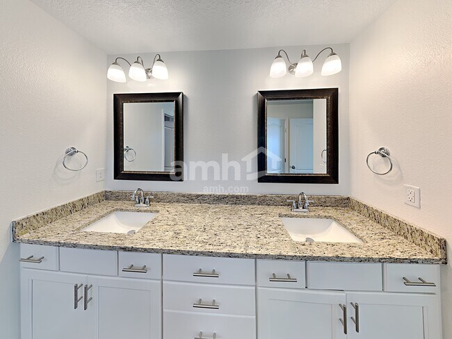 Building Photo - 95475 Creekville Dr