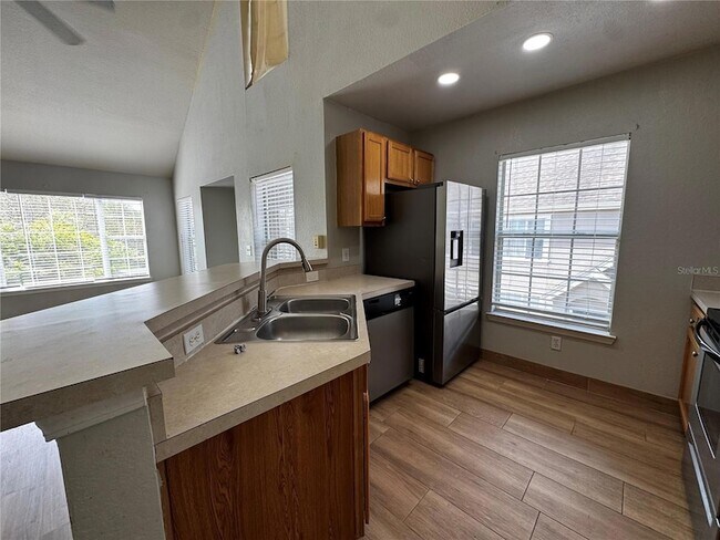 Building Photo - 9141 Lee Vista Blvd