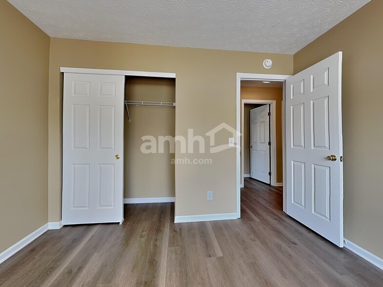 Building Photo - 684 Linden Creek