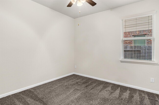 Building Photo - 2722 Kaman Ln