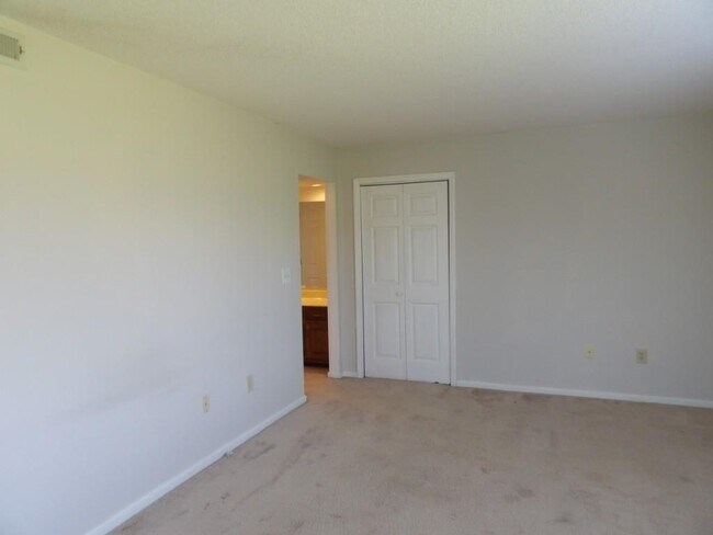 Building Photo - 4230 Pinehurst Cir