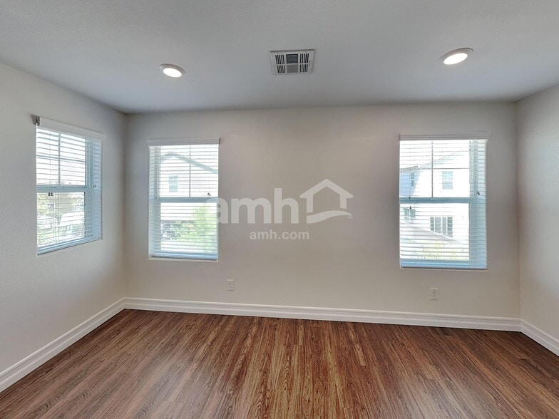 Building Photo - 6138 W Haleh Ave