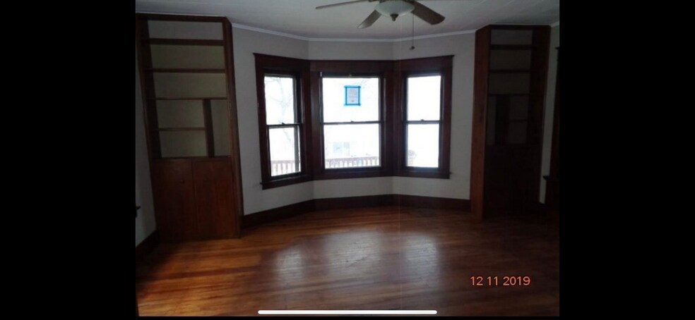 Building Photo - 271 Linden Ave