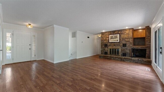 Building Photo - 44 Sandwick Dr