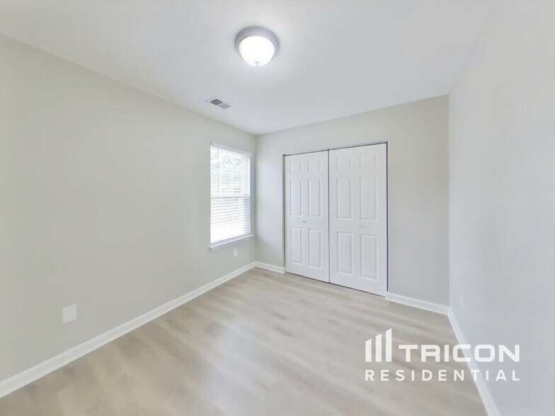 Building Photo - 474 Albion Way