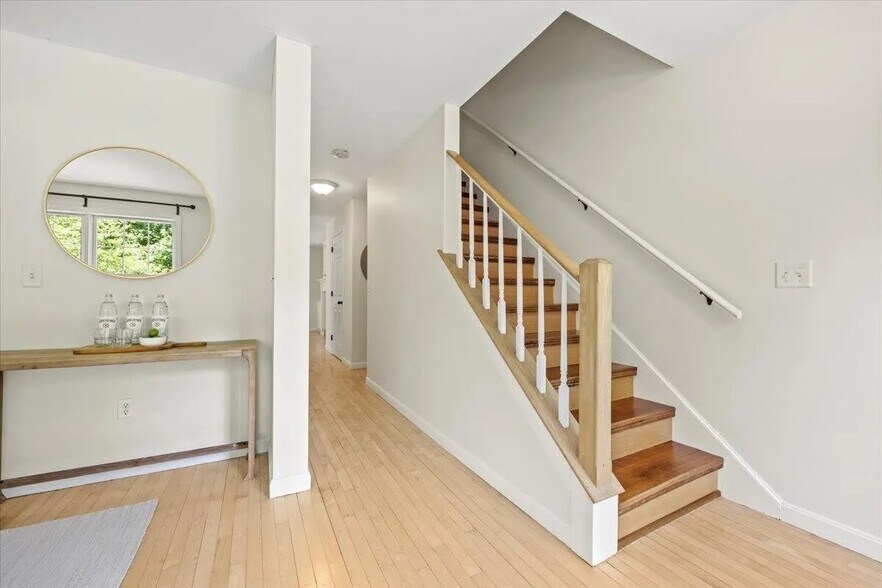 Building Photo - 14 Woodside Dr