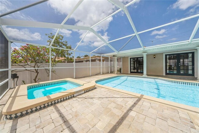 Building Photo - 3927 Doral Dr