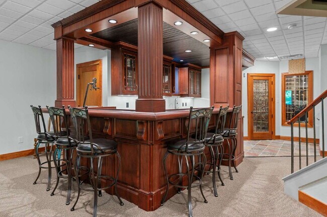 Building Photo - Luxurious 5-Bed Sanctuary with Scenic View...