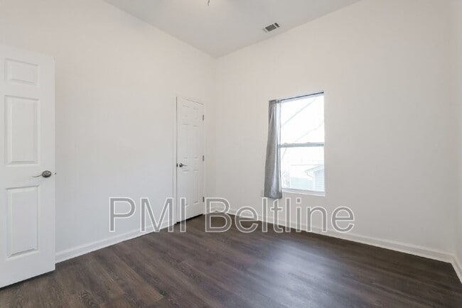 Building Photo - 1321 Bridges Ave SW