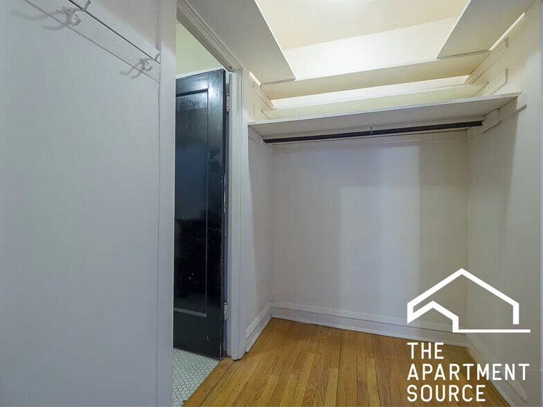 Building Photo - 4856 N Leavitt St