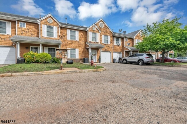 Building Photo - 19 Delavan Ct