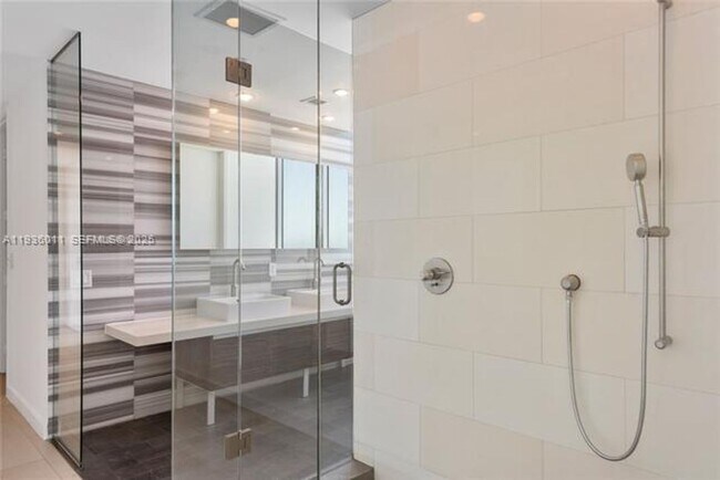 Building Photo - 1100 Biscayne Blvd