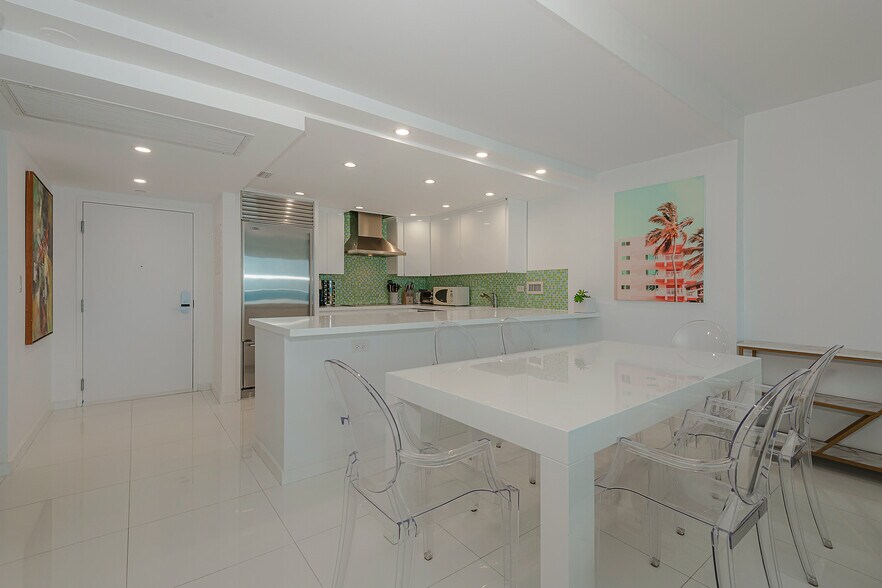 Building Photo - 2301 Collins Ave
