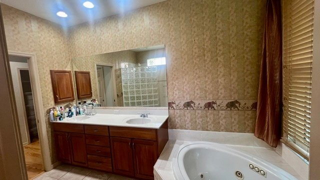 Building Photo - 5541 Eastwind Dr
