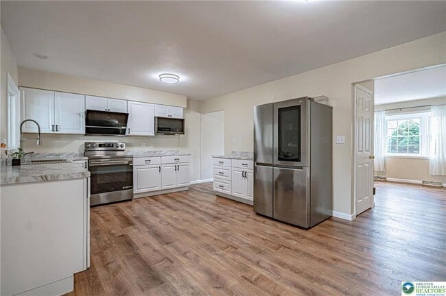 Building Photo - 5650 Greens Dr