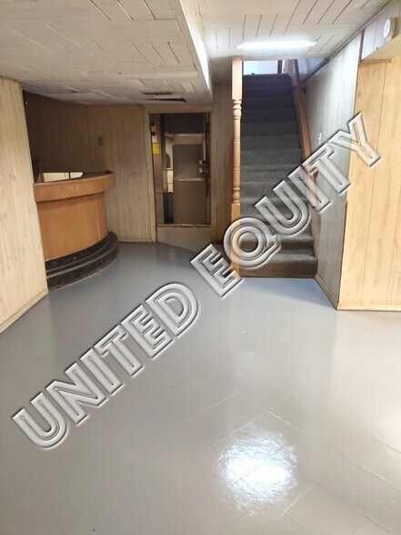 Building Photo - 3401 Earlham Dr