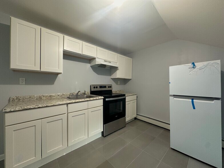 Building Photo - 163 Chambers St