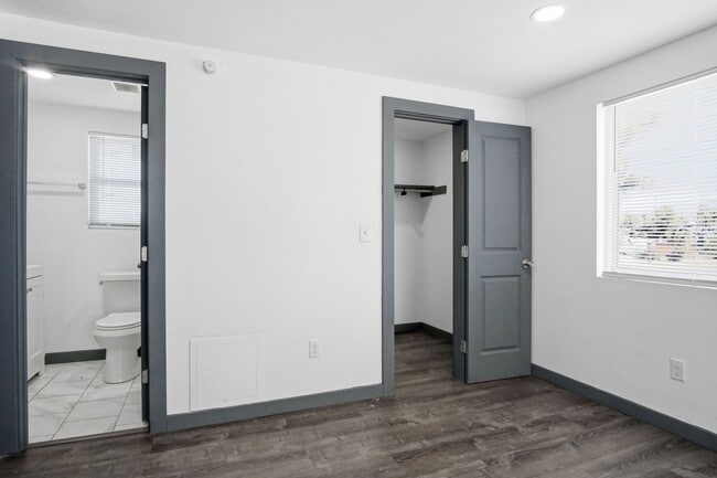 Building Photo - Beautiful 1 bedroom 1 bath apartment near SW 59!